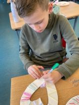 P5-6 HANGING HEARTS 