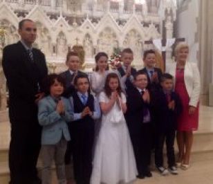 FIRST HOLY COMMUNION